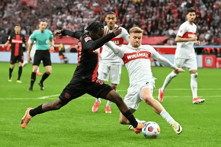 门兴格拉德巴赫冲刺阶段临场应变；志在英超名次提升；话题不断；资深球员宣示担当(德甲门兴格拉德巴赫vs勒沃库森新)